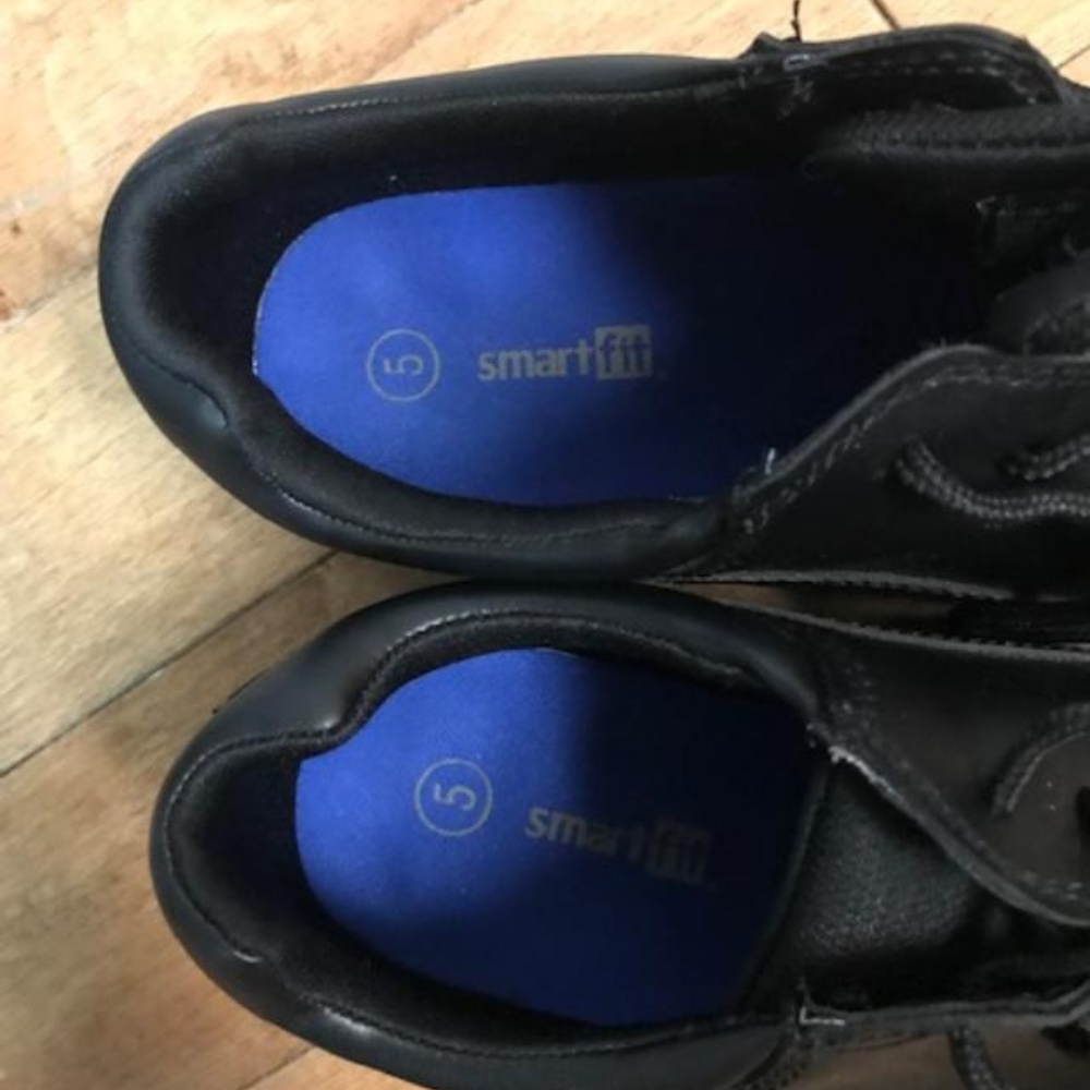 Shoes - Picture 4 of 5